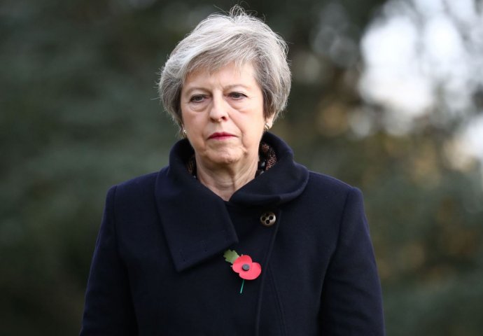 May odbacila pozive da odloži Brexit