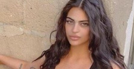 ZBOG OVE PROVOKATIVNE HALJINE NISU JE PUSTILI U MUZEJ: Da li je pretjerala? (FOTO)