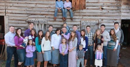 ONI IMAJU 19 DJECE: Jedva im popamte imena, a ostat ćete bez riječi kad čujete koji kućni posao im je najteži! (VIDEO)