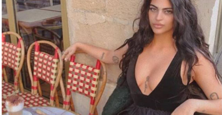 IZBACILI SU JE NAGLAVAČKE IZ MUZEJA: Kada je stražar vidio u čemu se pojavila ZAMAGLILO pred očima, a i vama će DA LI JE PRETJERALA?