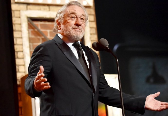 SLAVNI GLUMAC, DE NIRO NAPUNIO JE 75 GODINA ŽIVOTA I PONOSNO SE SKINUO U KUPAĆI! A tek da vidite kako njegova supruga (63) izgleda!