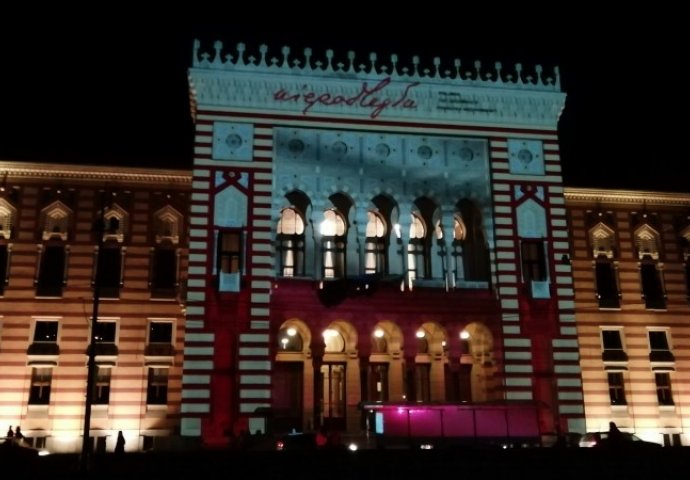 Sarajevska Vijećnica obasjana bojama Poljske