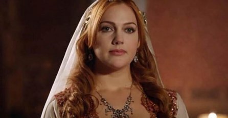 HUREM OBJAVILA FOTKU IZ MLADOSTI: Ovako je izgledala PRIJE SVIH PLASTIČNIH OPERACIJA! 