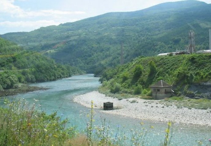 Zvornik: Na obali rijeke Drine pronađeno beživotno tijelo muškarca