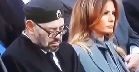PA OVO JE HIT! MAROKANSKI KRALJ SE BAŠ OPUSTIO PORED MELANIJE! URNEBESAN SNIMAK IZ PARIZA: Pogledajte Trampovu reakciju! (VIDEO)