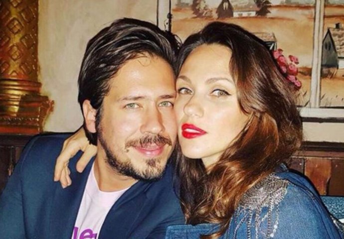 ROKVIĆ POKAZAO KAKO MU JE ŽENA IZGLEDALA 10 MINUTA NAKON POROĐAJA: Dvije godine je ovo krio, A SADA JE SRBIJA NA NOGAMA! (FOTO)