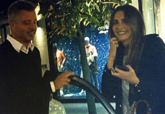 DOŠAO PO NJU LUKSUZNIM BMW-OM: Eminu Jahović uhvaćena na aerodromu sa TURSKIM MILIJARDEROM, TEK KAD VIDITE ŠTA SU RADILI (FOTO)
