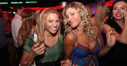 "Dok smo bili u diskoteci, moj drug je stalno puhao za vrat jednoj djevojci"