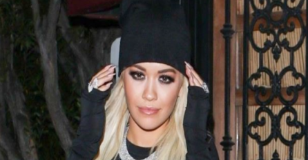 IZGLEDA ZAKOPČANO OD GLAVE DO PETE, ALI JE ZABORAVILA NA OVAJ SRAMAN DETALJ: Tek kad se okrenula ljudi su se UHVATILI ZA GLAVU! 