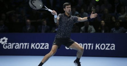 TOKOM MEČA SVI SU SE OKRENULI PREMA NJEMU I UHVATILI SE ZA GLAVU: Srbi ne mogu vjerovati da je on došao gledati Đokovića 