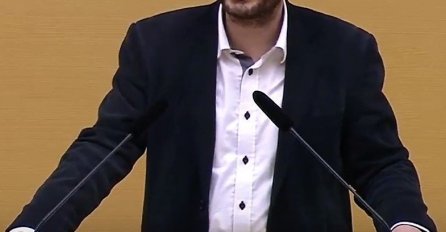 OVAJ POLITIČAR JE DUGO GODINA KRIO TAJNU, SAD SE SVE SAZNALO: U parlamentu je muškarac, A NAVEČER HODA KAO ŽENA! 