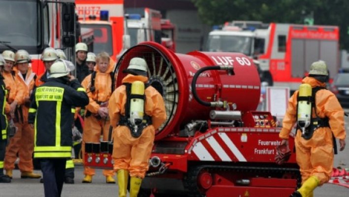 rund-120-feuerwehrleute-waren