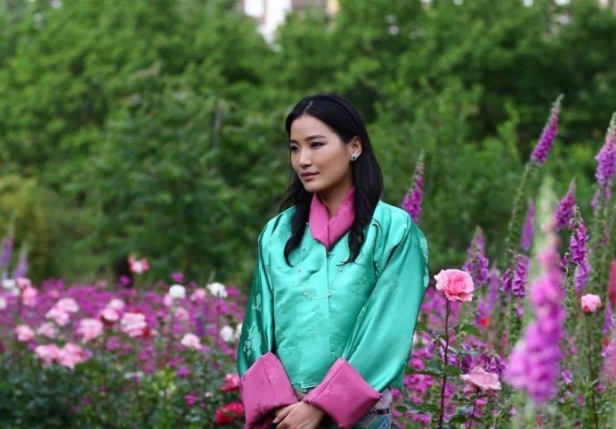 ONA JE NAJSKROMNIJA KRALJICA  I VLADA NAJSRETNIJOM ZEMLJOM NA SVIJETU: Oni šume ne sjeku, sami sebe izdržavaju! (FOTO)