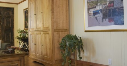 KUPIO POLOVAN KREDENAC, PA POČEO VIKATI KAD GA JE OTVORIO: "Ženo, odmah zovi policiju"