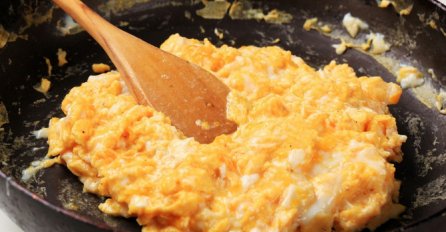 TAJNA SAVRŠENE KAJGANE, BIT ĆE PJENASTA I KREMASTA KAO NIKAD DOSAD: Trik Gordona Ramsayja koji je oduševio sve! (RECEPT)