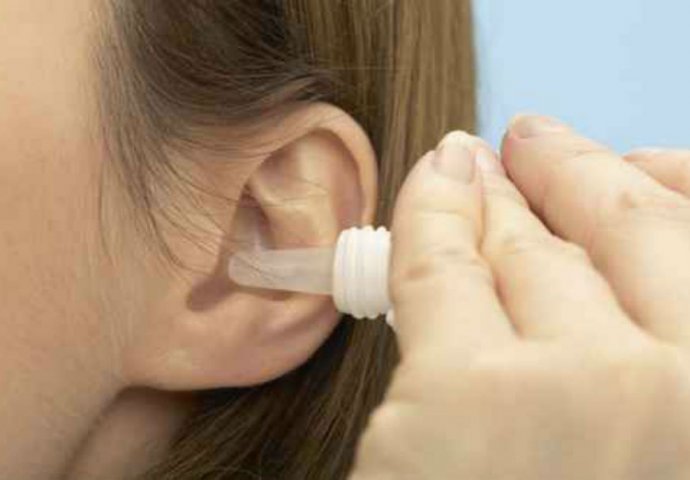 MNOGI PRAVE OVU GRESKU, A NISU NI SVJESNI DA OŠTEĆUJE SLUH: Ljekari upozorili, ovo nikako ne smijete da radite kad čistite uši
