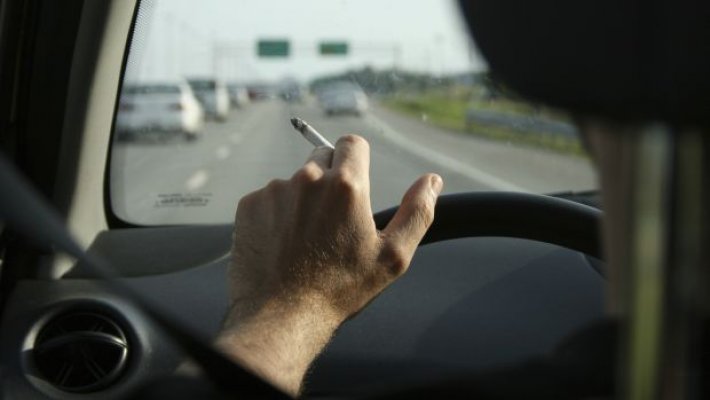 fumar-tabagismo-cigarro-carro-poluicao-transito-20121016
