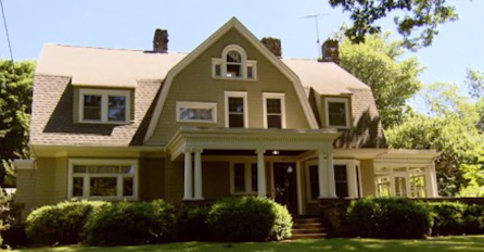 BRAČNI PAR KUPIO KUĆU IZ SNOVA, a za nekoliko dana su počeli primati nešto što nisu mogli pomisliti ni u NAJGORIM snovima