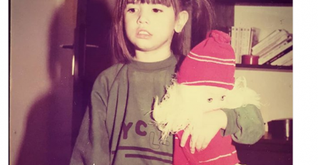 NEMA ŠANSE DA JE PREPOZNATE: Poznata pjevačica pokazala kako je izgledala kao malena djevojčica OVO JOJ JE OSTALO ISTO