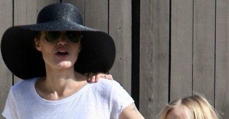 Angelina Jolie pošla u šetnju sa djecom, a grudnjak ostavila kod kuće (FOTO)