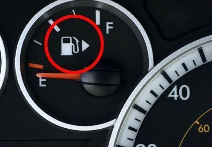 SVI AUTOMOBILI JE IMAJU: Znate li ŠTA pokazuje STRELICA pored oznake za gorivo na instrument tabli?