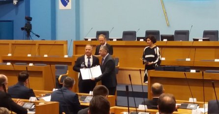 Uručeni sertifikati novoizabranim poslanicima Narodne skupštine RS-a