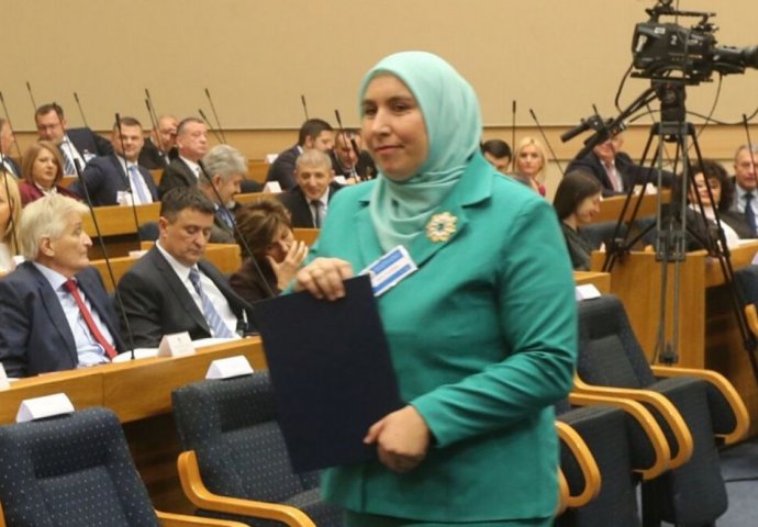 Po prvi put u historiji žena sa hidžabom narodna poslanica u NSRS