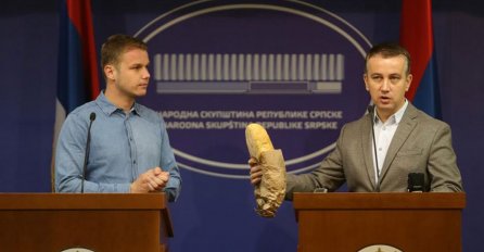 Stanivuković Šukalu ponudio bijeli hljeb