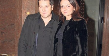 U BRAKU SU 25 GODINA, A ZAMALO DA SE NE VJENČAJU: Evo zašto se supruga naljutila NA ACU PEJOVIĆA NA DAN VJENČANJA (FOTO)