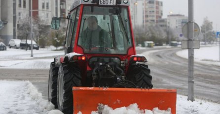 ZABIJELIO SE BALKAN, UPALJEN CRVENI ALARM: Snijeg pada u cijelom regionu, POGLEDAJTE NEVJEROVATNE PRIZORE (FOTO)