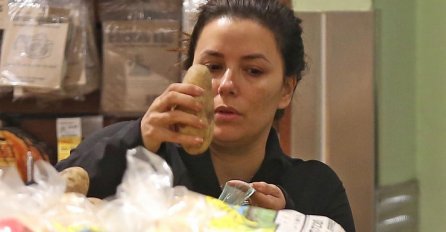 NE BISTE JE NIKAD PREPOZNALI! Slavna glumica u marketu sa punđom na glavi, viškom kilograma i bez trunke šminke!