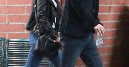 SLAVNI GLUMAC USLIKAN SA NEPOZNATOM I MISTERIOZNOM DJEVOJKOM! Da li je u pitanju nova ljubavna veza?