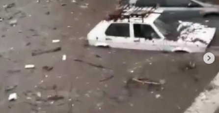 LJUDI OSTALI BEZ DOMOVA, VODA NOSI SVE PRED SOBOM: Ovakvo nevrijeme se ne pamti, SVE JE UNIŠTENO (VIDEO)