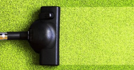 Ona je napravila PRIRODNI osvježivač za tepih: Evo kako ukloniti NEPRIJATNE mirise i očistiti ga da BLISTA kao NOV