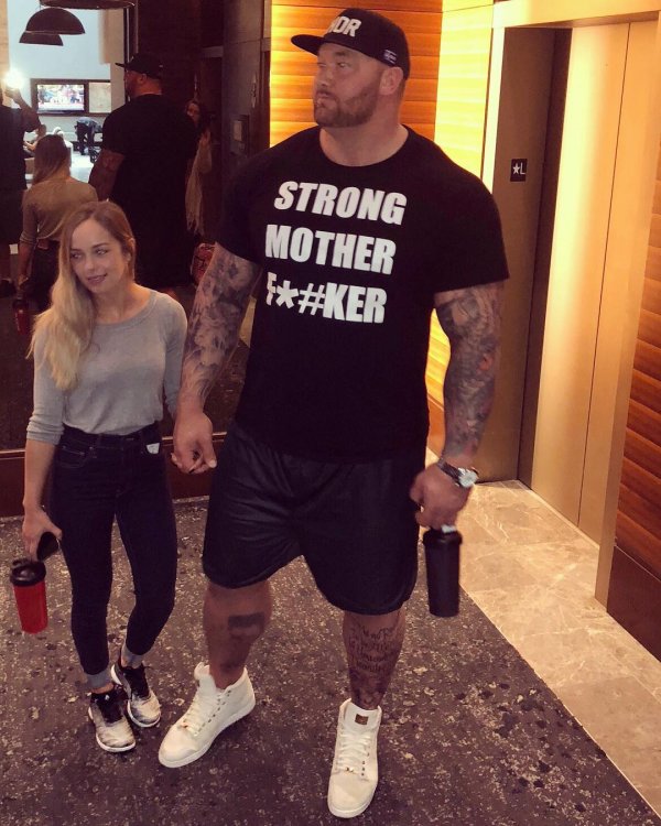 2-hafthor-bjoernsson-and-kelsey-henson