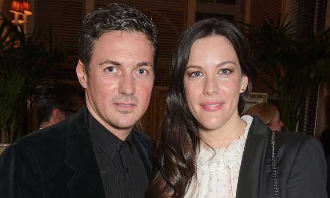 7-liv-tyler-and-dave-gardner
