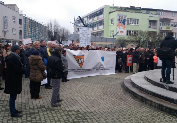 Protesti prosvjetnih radnika u Unsko-sanskom kantonu