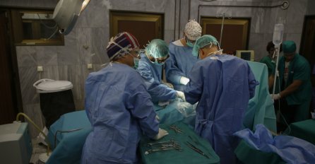 DOKTOR JE NAPRAVIO CARSKI REZ, ALI UNUTRA NIJE BILO BEBE: Nakon dvije minute začuo je ČUDAN ZVUK!