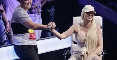 SVI PLAČU ZA NJOM! Popularna pjevačica se povlači iz javnosti?! Evo šta je razlog