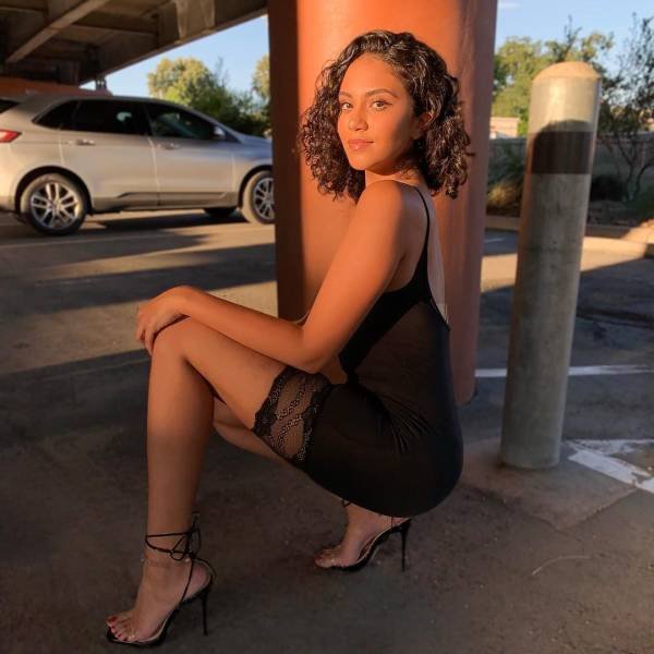 lookout-boyshere-come-the-babes-in-tight-dresses-640-05