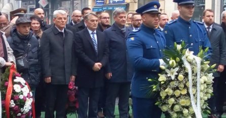 Džaferović, Komšić i Zvizdić povodom Dana državnosti položili cvijeće kod Vječne vatre