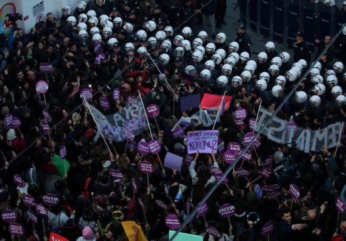 Turska policija rastjerala protest protiv nasilja nad ženama