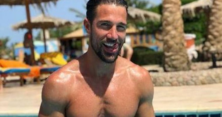 59b245a7da251a7b99a9