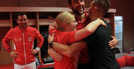 MALO POPILA, PA ULETILA TENISERIMA U SVLAČIONICU: Kolindine slike obilaze svijet, POGLEDAJTE ŠTA JE RADILA (FOTO)