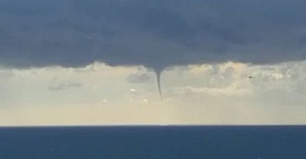 NAKOM ZEMLJOTRESA POGODILO IH STRAŠNO NEVRIJEME: Vrtlog bacao ljude i auta u zrak, rušio sve pred sobom, PRIZORI SU SABLASNI!