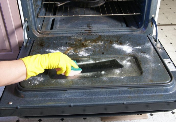 MAGIČNA MJEŠAVINA KOJA ČISTI RERNU KAO OD ŠALE: Ovo je 5 NIKAD JEDNOSTAVNIJIH KORAKA poslije kojih kuhinja blista