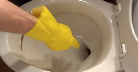 NEMA NIŠTA RUŽNIJE OD KAMENCA U WC ŠOLJI: Treba vam samo jedan sastojak DA BUDE KAO NOVA!