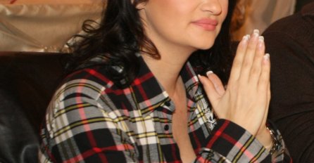 JANA U PANICI, ZABRINUTA ZA SVOJE ZDRAVLJE! „Najteži je bio taj trenutak jer nisam znala da li je na grlu ili gdje je“