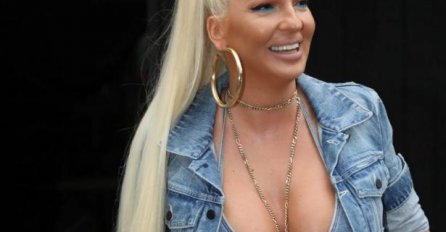 Karleuša se nikoga ne stidi! Na Grand se pojavila u OVAKOM izdanju, nema ko nije pogledao DONJI dio njenih vrućih pantalonica! (FOTO)