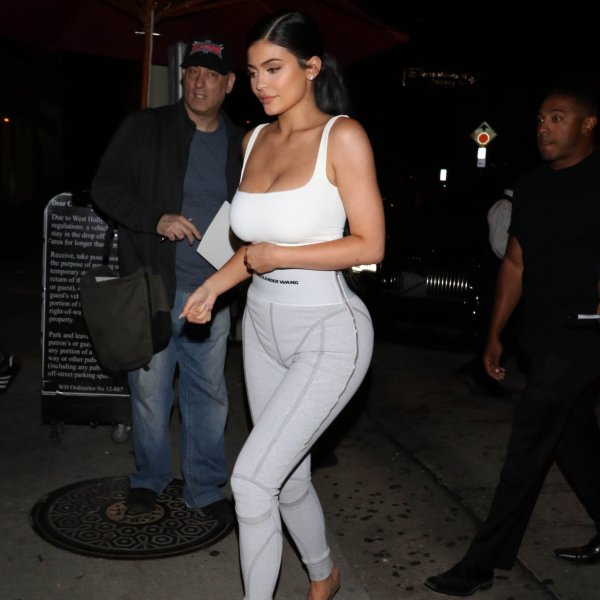 kylie-jenner-alexander-wang-leggings-1